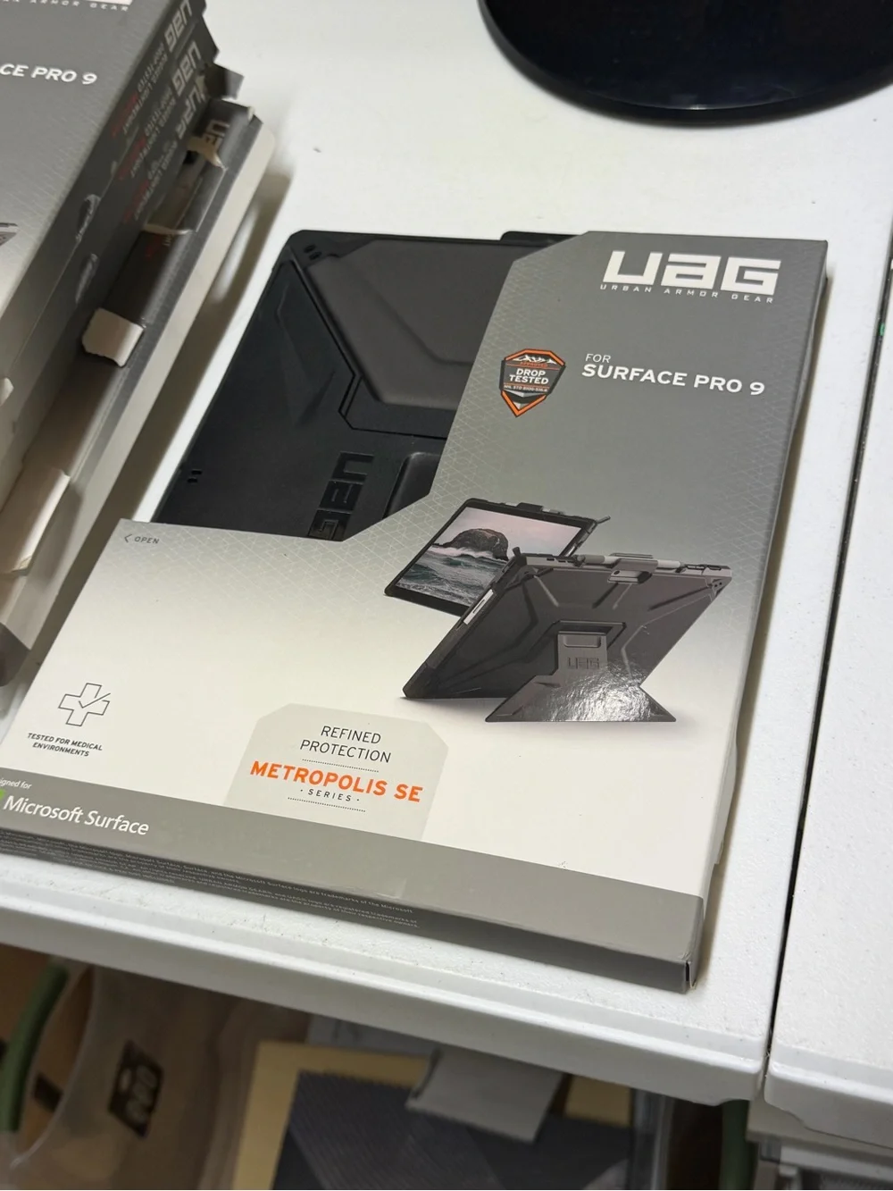 URBAN ARMOR GEAR Surface Pro 9 | Series : METROPOLIS